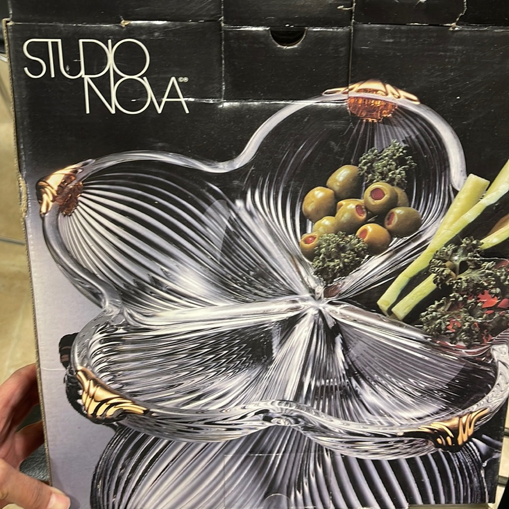 Studio Nova Classic Gold Server 12”